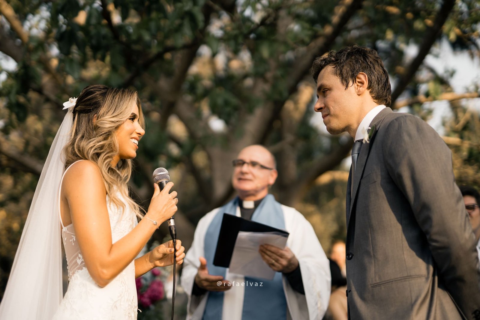 casamento julie e rafael, casamento na árvore, luz do sol no casamento, making of noiva, noiva, bride, bride to be, vestida de noiva, lapis de noiva, constance zahn