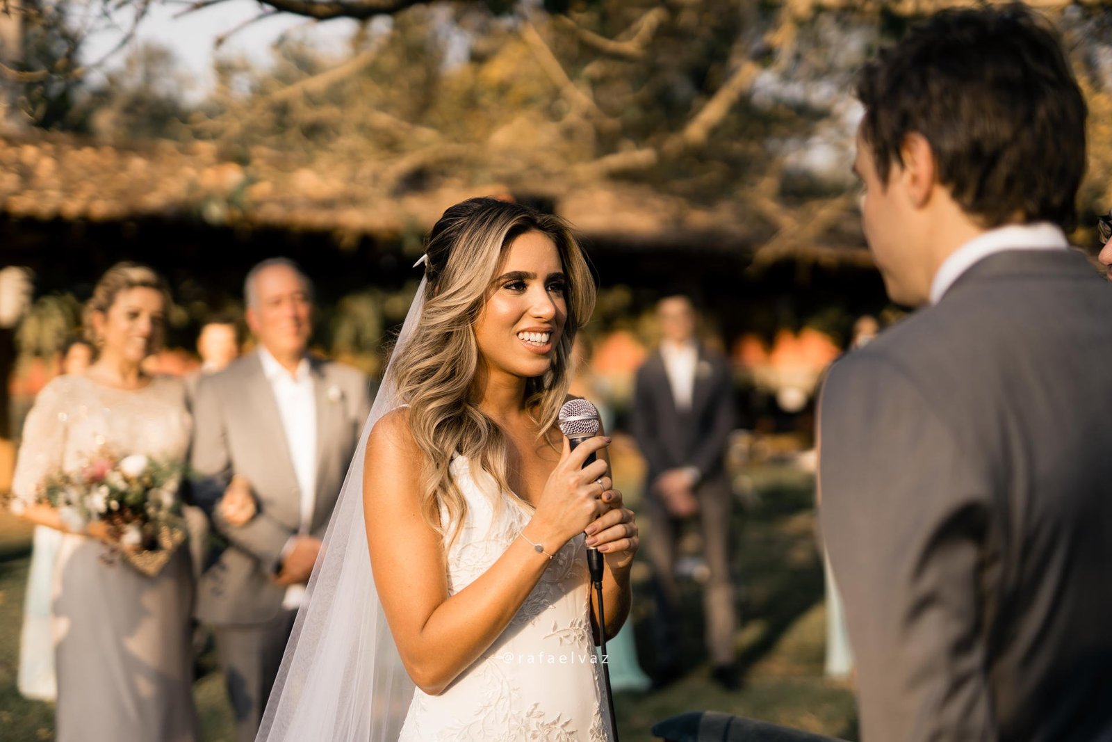 casamento julie e rafael, casamento na árvore, luz do sol no casamento, making of noiva, noiva, bride, bride to be, vestida de noiva, lapis de noiva, constance zahn