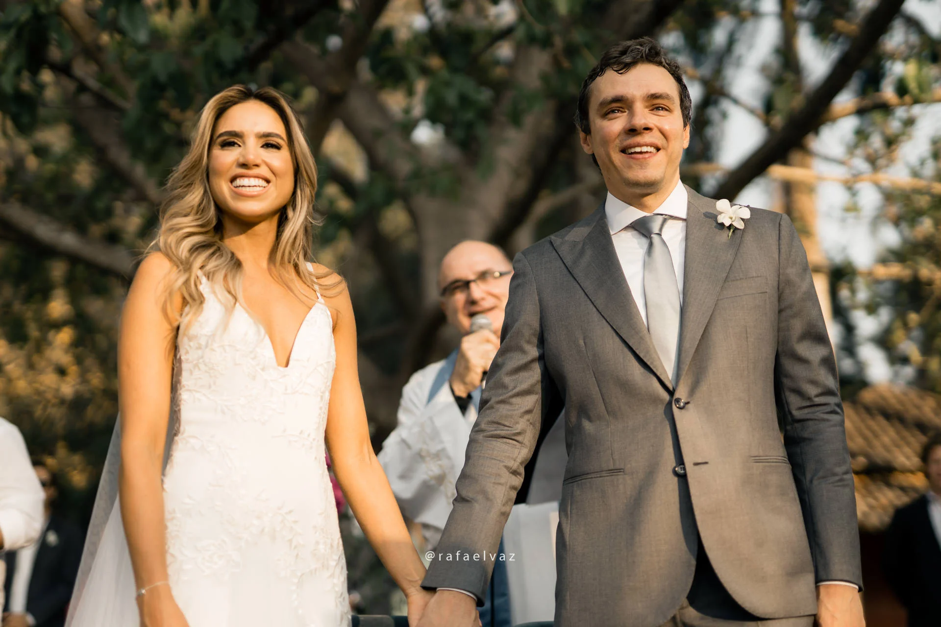 casamento julie e rafael, casamento na árvore, luz do sol no casamento, making of noiva, noiva, bride, bride to be, vestida de noiva, lapis de noiva, constance zahn