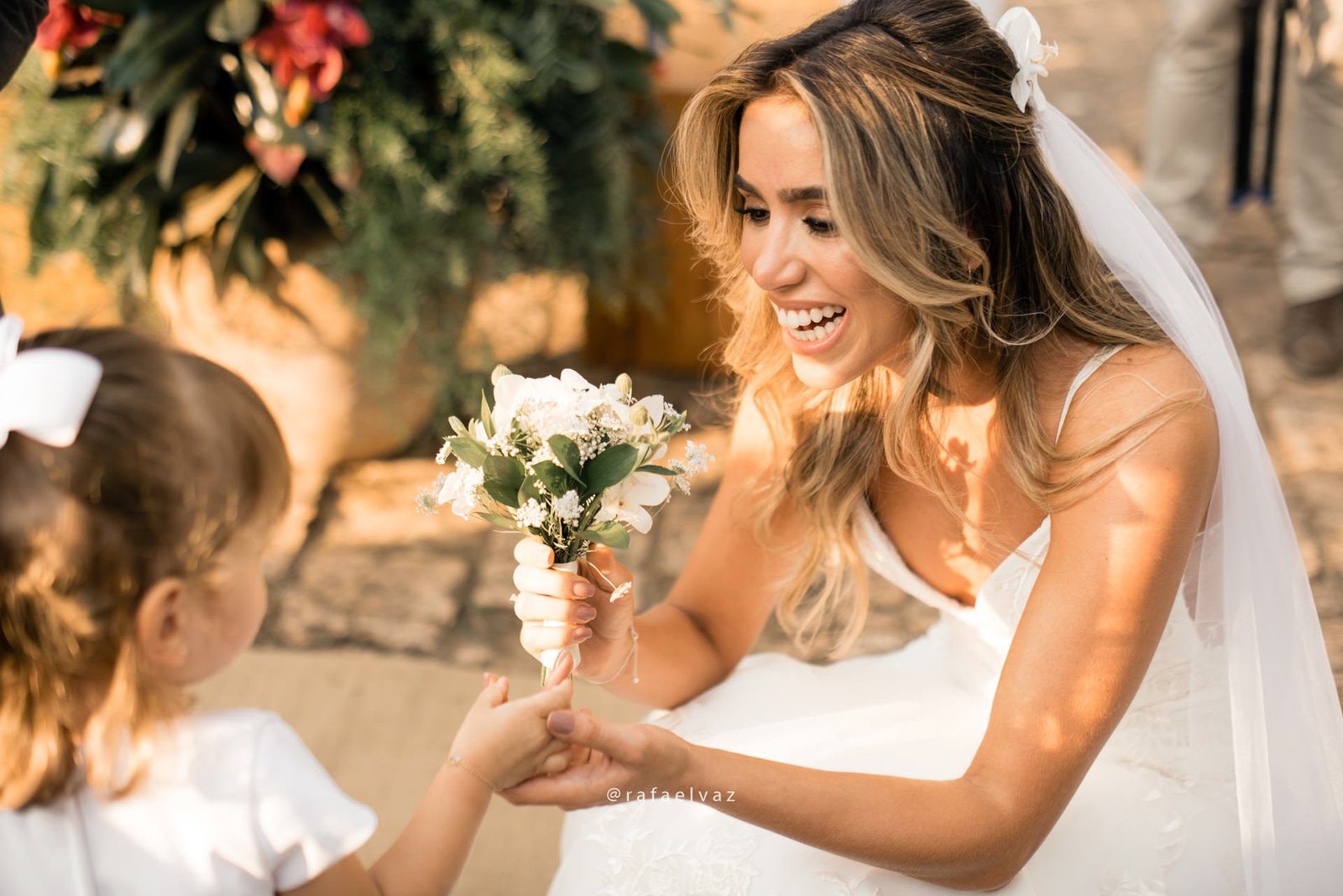 casamento julie e rafael, casamento na árvore, luz do sol no casamento, making of noiva, noiva, bride, bride to be, vestida de noiva, lapis de noiva, constance zahn