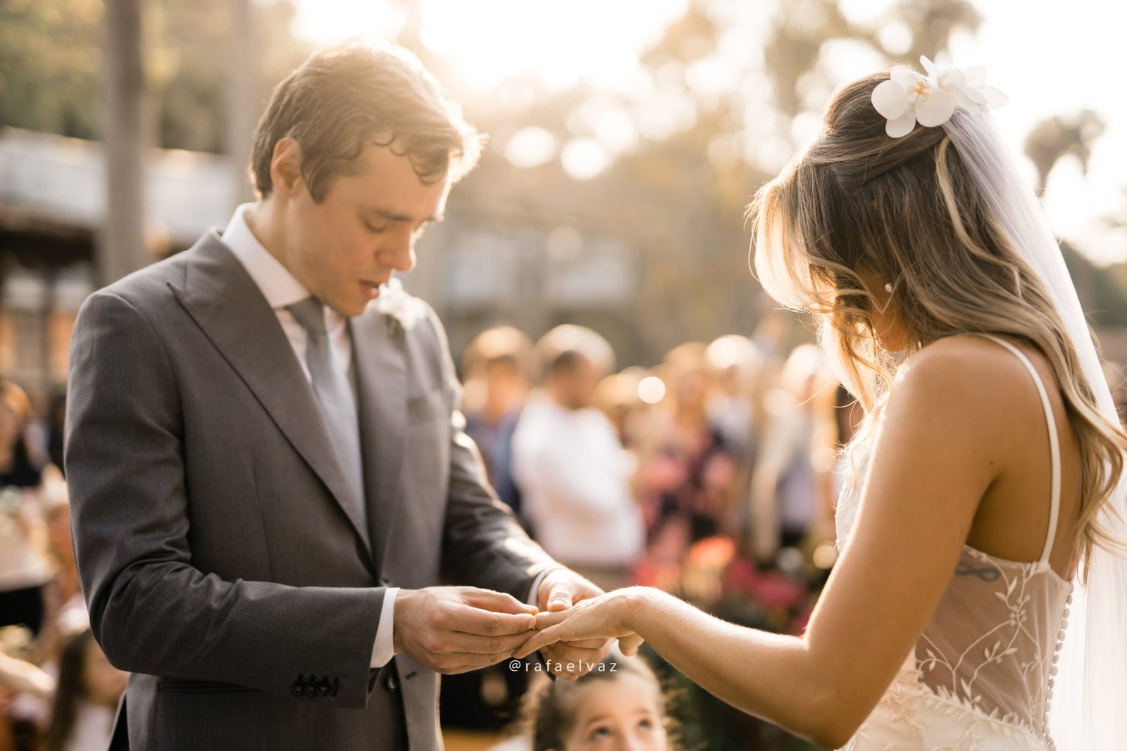 casamento julie e rafael, casamento na árvore, luz do sol no casamento, making of noiva, noiva, bride, bride to be, vestida de noiva, lapis de noiva, constance zahn