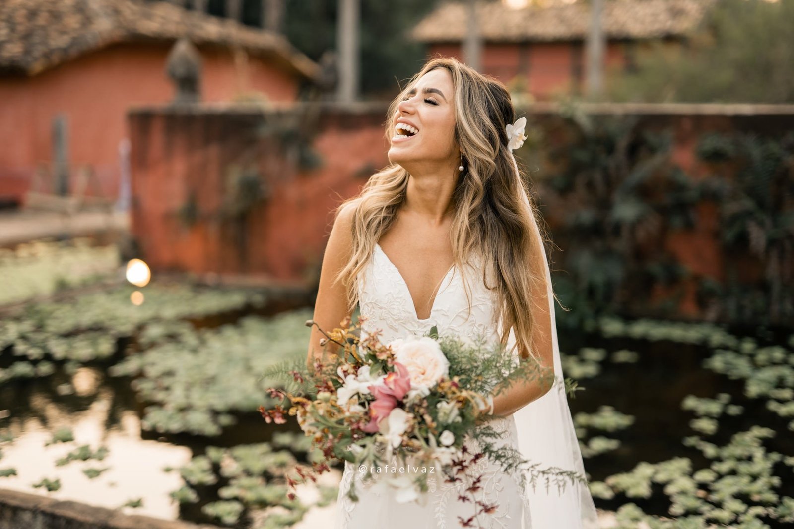 casamento julie e rafael, casamento na árvore, luz do sol no casamento, making of noiva, noiva, bride, bride to be, vestida de noiva, lapis de noiva, constance zahn