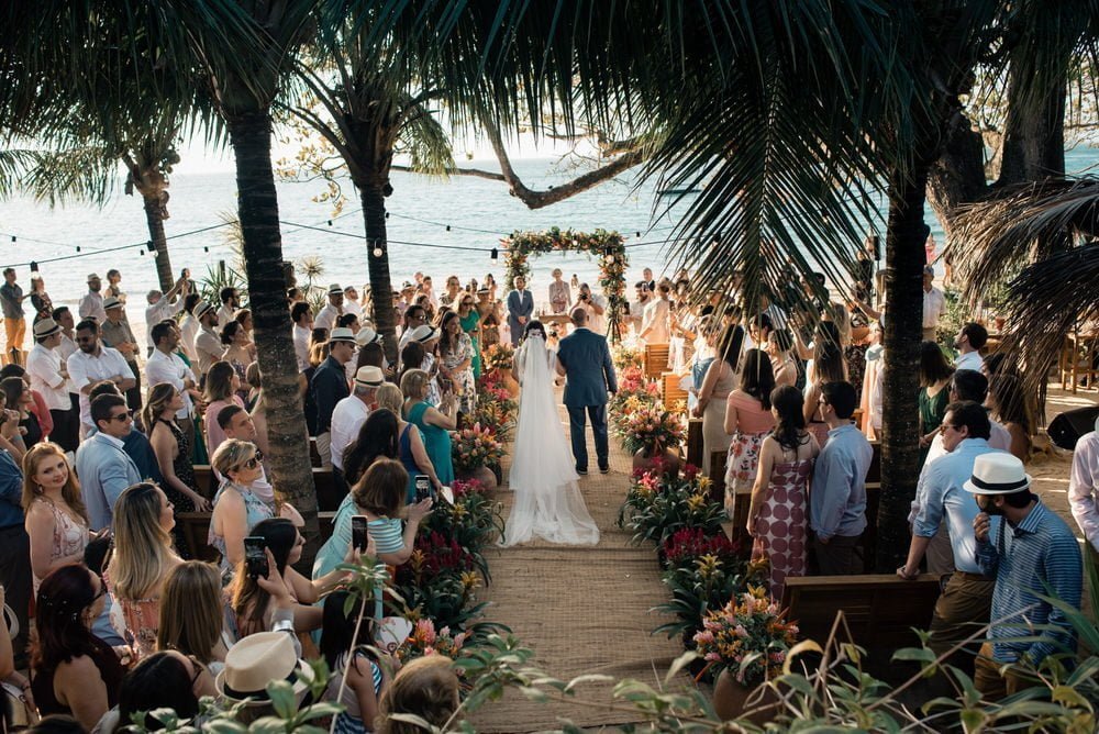 lindo casamento na praia, decoração linda, casamento de dia, cerimônia pé na areia, ensaio no pôr do sol