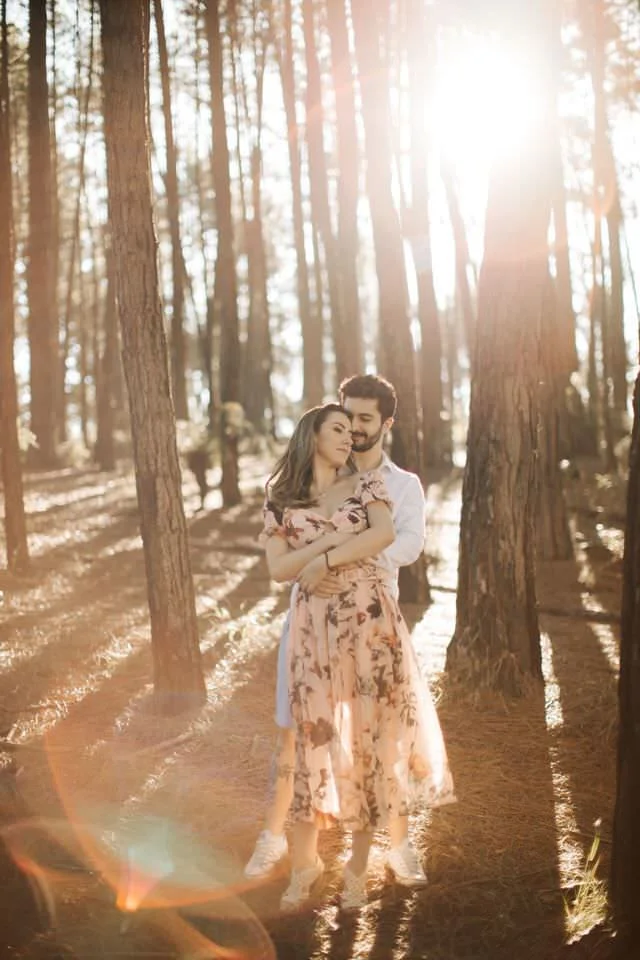 pre wedding em campos do jordão, ensaio, ensaio de casamento, ensaio de casal, casal, fotografia, ensaio fotografico, campo, por do sol, luz do dia, ensaio externo, local