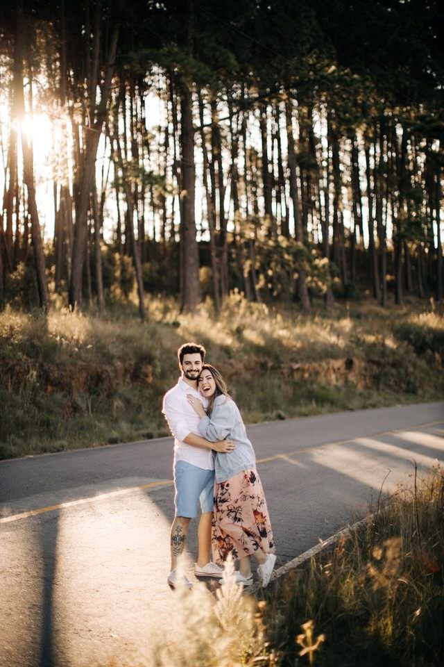 pre wedding em campos do jordão, ensaio, ensaio de casamento, ensaio de casal, casal, fotografia, ensaio fotografico, campo, por do sol, luz do dia, ensaio externo, local