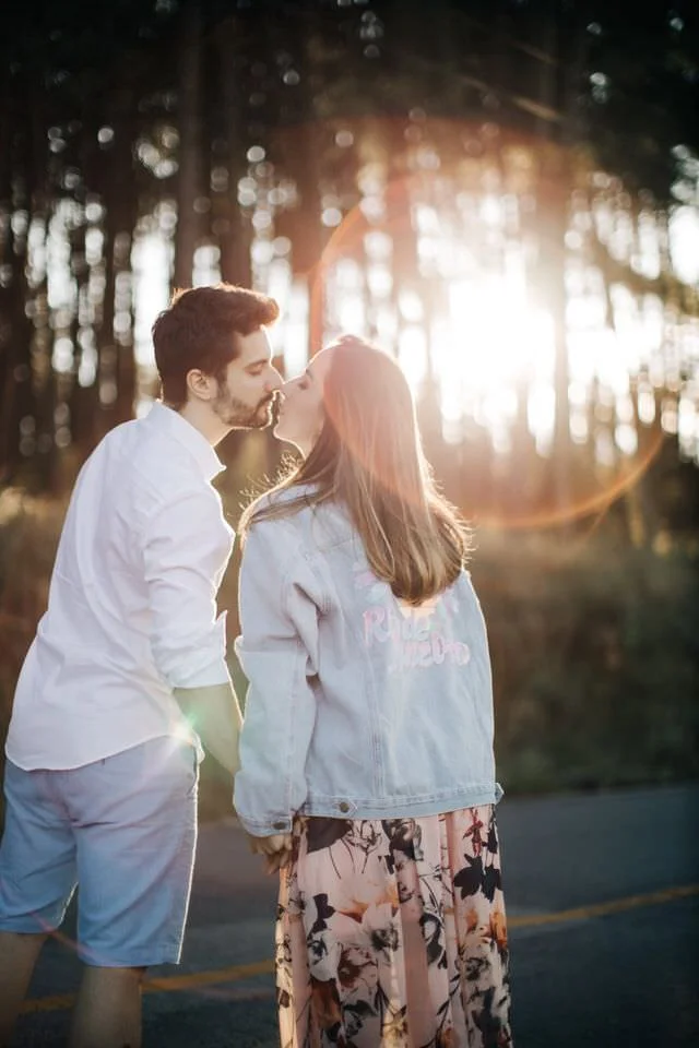 pre wedding em campos do jordão, ensaio, ensaio de casamento, ensaio de casal, casal, fotografia, ensaio fotografico, campo, por do sol, luz do dia, ensaio externo, local