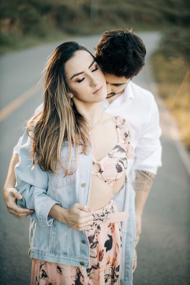 pre wedding em campos do jordão, ensaio, ensaio de casamento, ensaio de casal, casal, fotografia, ensaio fotografico, campo, por do sol, luz do dia, ensaio externo, local