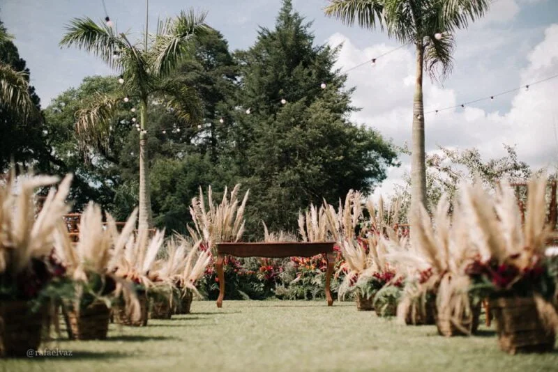 casamento na fazenda fagundes, casamento no campo, casamento de dia, varal de luzes, penteado de noiva, penteado de noiva solto, vestido de noiva, noiva loira,  decoração de casamento no campo, boho, vintage