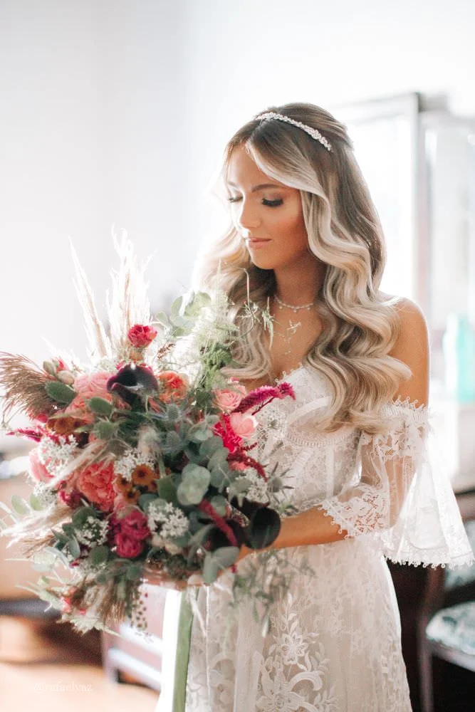 casamento na fazenda fagundes, casamento no campo, casamento de dia, varal de luzes, penteado de noiva, penteado de noiva solto, vestido de noiva, noiva loira,  decoração de casamento no campo, boho, vintage