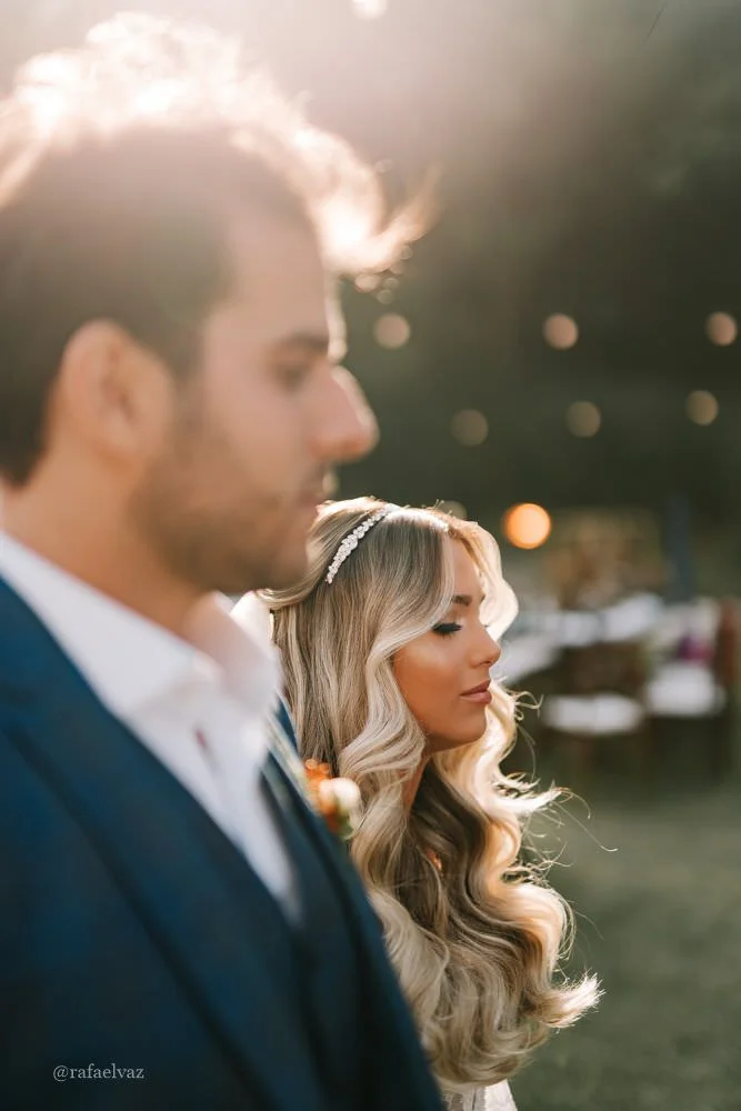 casamento na fazenda fagundes, casamento no campo, casamento de dia, varal de luzes, penteado de noiva, penteado de noiva solto, vestido de noiva, noiva loira,  decoração de casamento no campo, boho, vintage