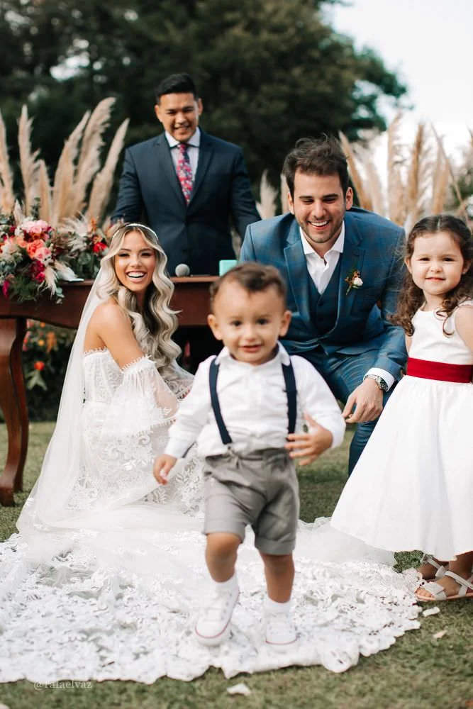 casamento na fazenda fagundes, casamento no campo, casamento de dia, varal de luzes, penteado de noiva, penteado de noiva solto, vestido de noiva, noiva loira,  decoração de casamento no campo, boho, vintage