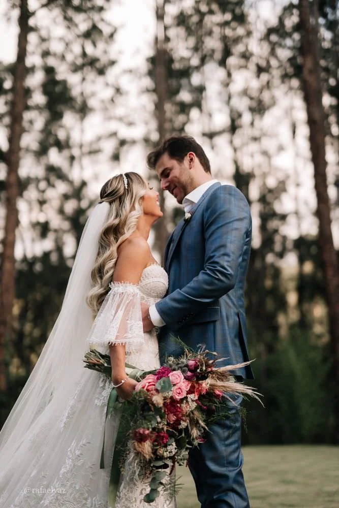 casamento na fazenda fagundes, casamento no campo, casamento de dia, varal de luzes, penteado de noiva, penteado de noiva solto, vestido de noiva, noiva loira,  decoração de casamento no campo, boho, vintage