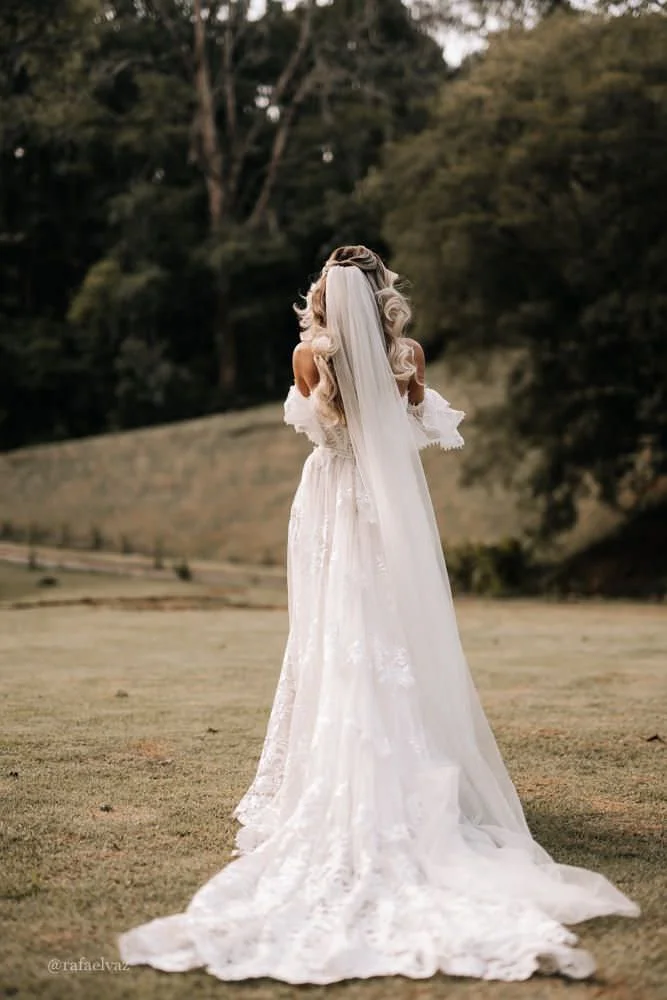 casamento na fazenda fagundes, casamento no campo, casamento de dia, varal de luzes, penteado de noiva, penteado de noiva solto, vestido de noiva, noiva loira,  decoração de casamento no campo, boho, vintage